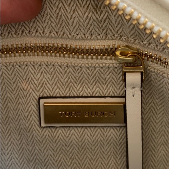 Tory Burch Kira Quilted Camera Bag - Picture 6 of 7
